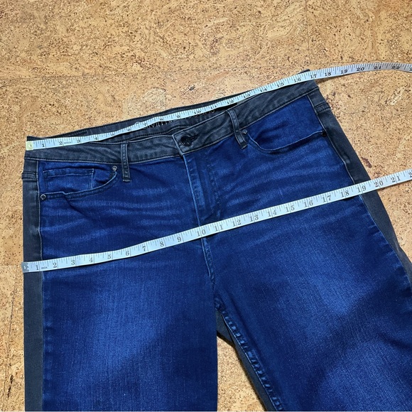 Calvin Klein Wm’s Frayed Rebel Black & Blue Ankle Skinny Fit Jeans Sz 33 - Picture 12 of 16